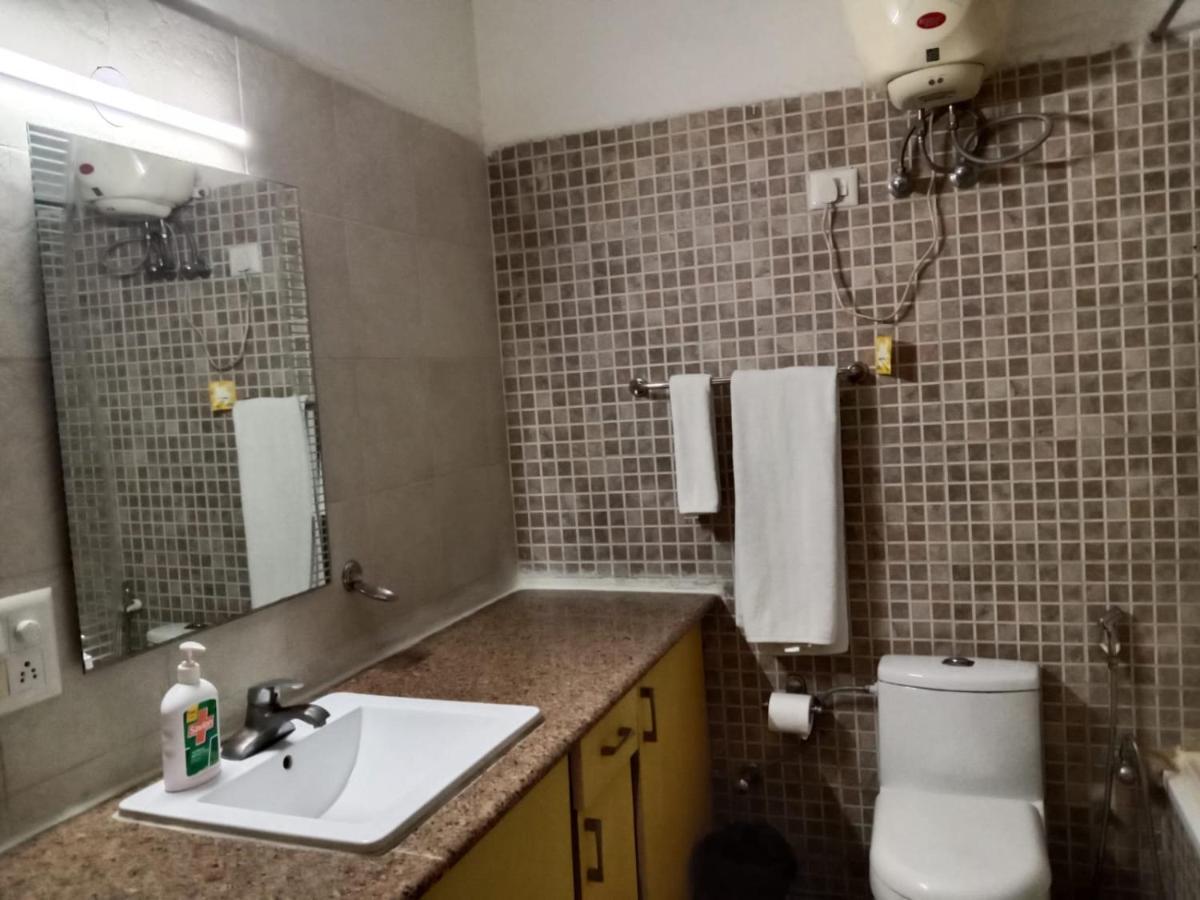 Studio Serviced Apartments Near Fortis Hospital คูร์เคาน์ ภายนอก รูปภาพ