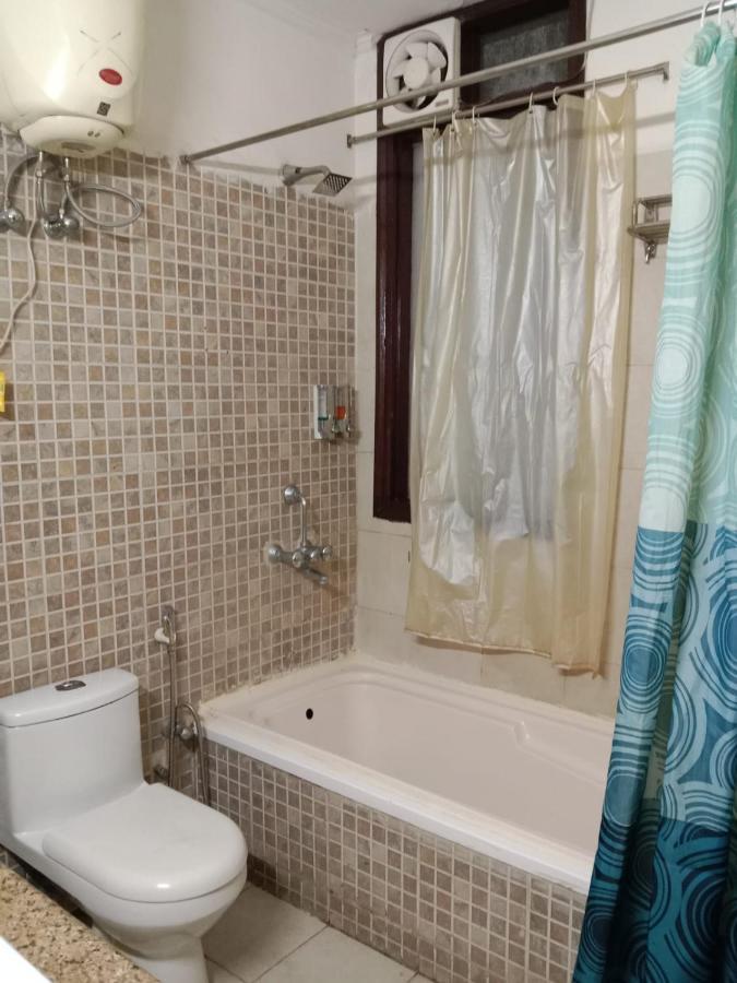 Studio Serviced Apartments Near Fortis Hospital คูร์เคาน์ ภายนอก รูปภาพ
